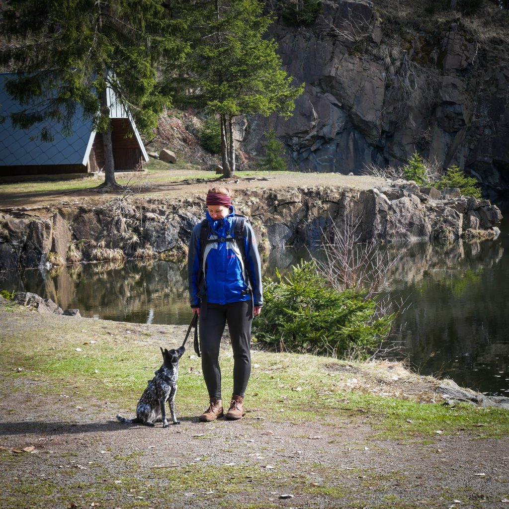 Bergsee Ebertswiese mit Hund - im April zu kalt zum baden, trotzdem schön