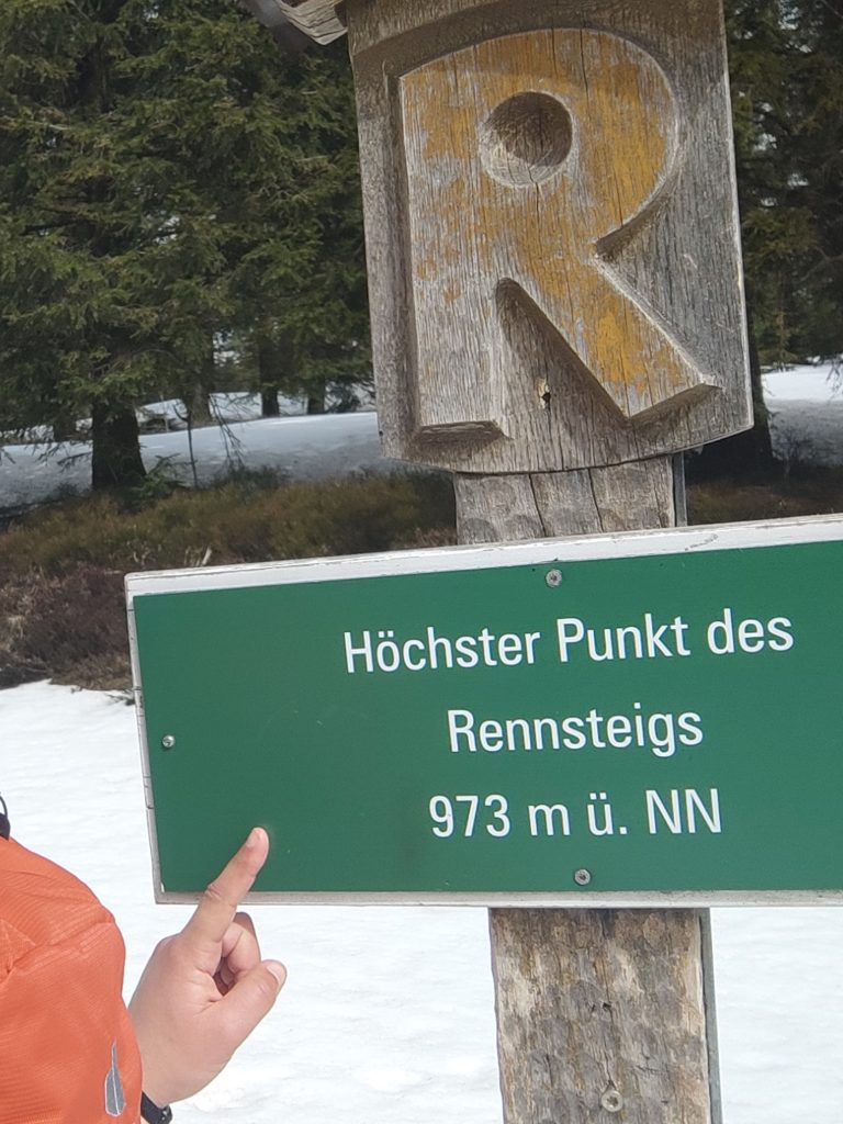 Höchster Punkt des Rennsteigs - großer Beerberg 983 m