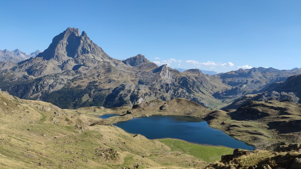 Mitten im Postkartenmotiv - Blick auf den Lac Gentau und den Pic du Midi d'Ossau